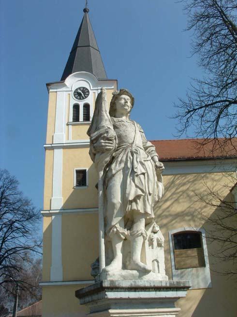 Lenti város katolikus templomának tornya